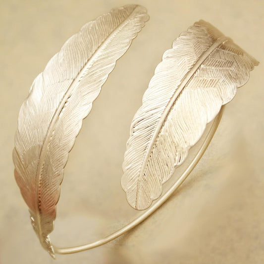 Bohemian Beautiful Adjustable Feather Bracelet - The Young Hippie
